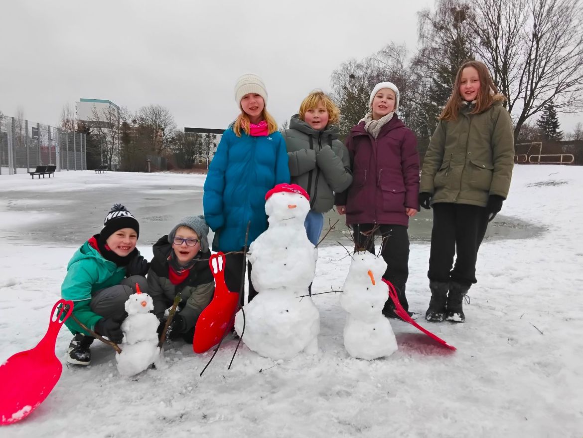 Lasst uns einen Schneemann bauen.jpg